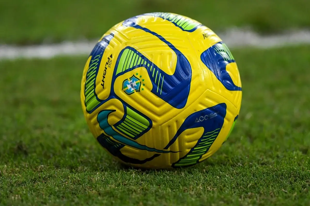 leo-pereira-e-vendido-para-a-bulgaria-crb-confirma-saida-do-ponta-de-25-anos