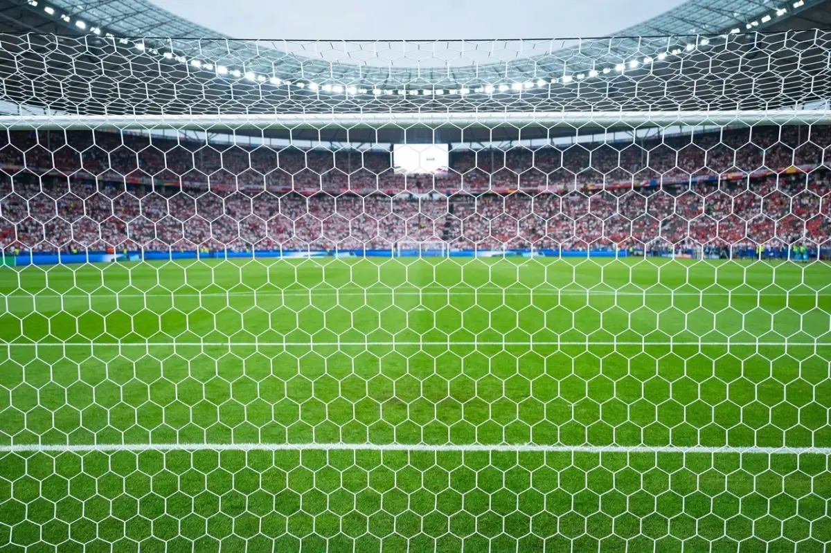 renan-lodi-assina-contrato-de-cinco-anos-com-o-atletico-mineiro